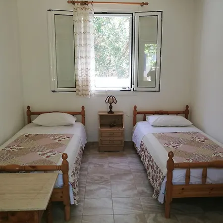 Alekos Houses-amalia * Lixouri