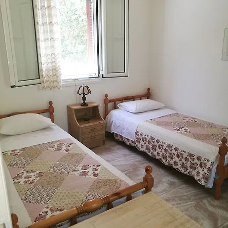 Alekos Houses-amalia Lixouri